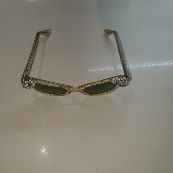 TRUE VINTAGE SUNGLASSES WITH FLOWER DETAIL - Picture 5 of 5